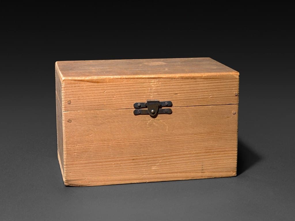Pine Keepsake Chest